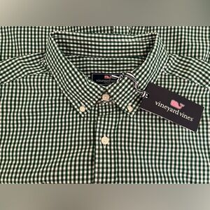 Vineyard Vines button down shirt. Size XL. Brand new.